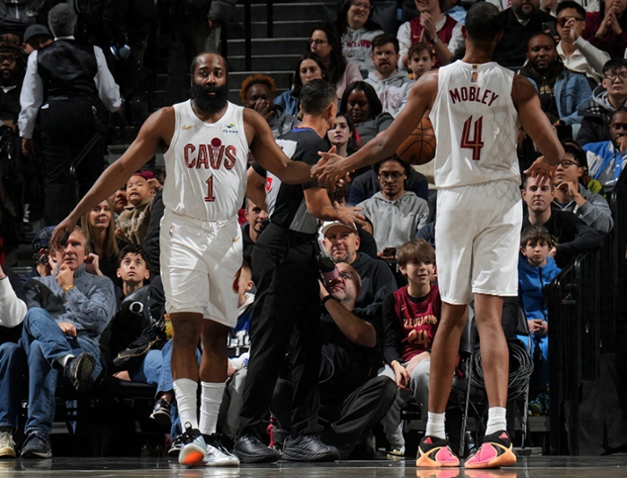 东部第十热火掀翻争冠骑士 阿德巴约低迷难掩全