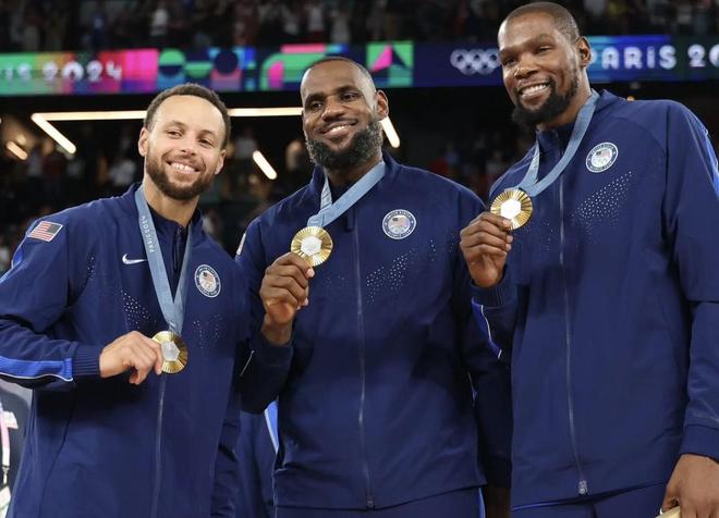 杜兰特谈老将激励：詹姆斯库里哈登树立新标准